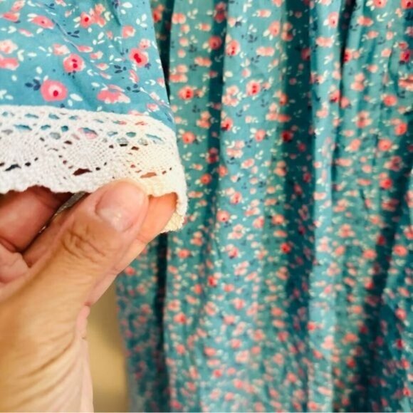 Handmade Prairie Pioneer Dress & Bonnet - Picture 14 of 15